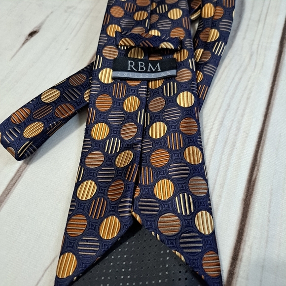 RBM Collection Circle Design Silk Tie - Picture 4 of 7